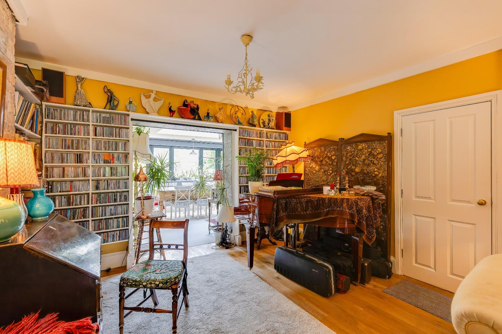 8 Church Place South, Penarth, CF64 1BA